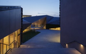 Kyushu Geibunkan (main building) – Kengo Kuma - Japan